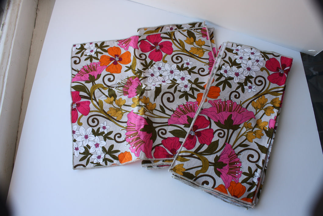 Set of 8 Vera bradley cloth cocktail napkins in Tea Garden print